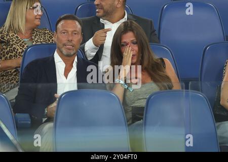 Rome, Italie 31.08.2024 : lors de la commémoration de l'entraîneur du Latium Sven Goran Eriksson, la femme de Sinisa Mihajlovic, Arianna Ramaccioni, s'émeut avec son ancienne coéquipière Marcolin avant le championnat italien de football Serie A Enilive 2024-2025 match SS Lazio vs AC Milan au Stadio Olimpico à Rome le 31 août 2024. Banque D'Images