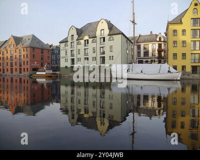 Le port intérieur en hiver. Le port d'Alesund en hiver Banque D'Images