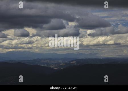 Jour nuageux dans les Alpes du Sud. Vue du Mont Robert, Nouvelle-Zélande, Océanie Banque D'Images