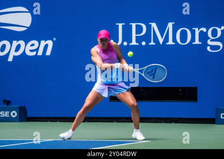 IgA Swiatek (POL) participe à la première ronde de l'US Open Tennis 2024. Banque D'Images