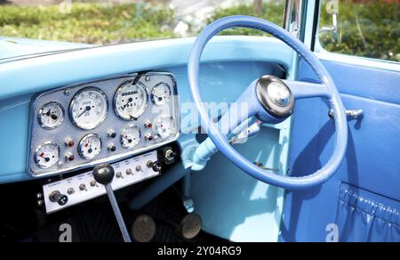 Tableau de bord bleu de la voiture vintage Banque D'Images