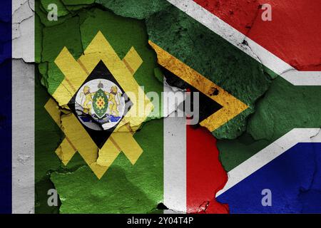 Drapeaux de Johannesburg et d'Afrique du Sud peints sur un mur fissuré Banque D'Images