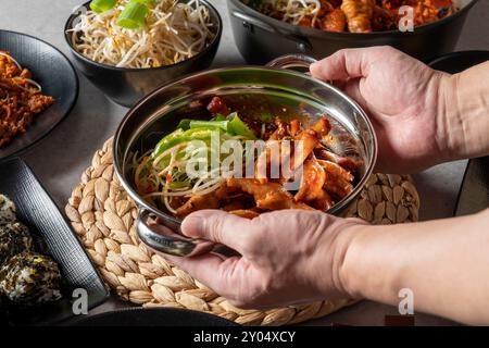 Soupe de poulet épicée braisée, nourriture coréenne, soupe, pieds de poulet, ragoût de poulet, sauter, porc, cartilage Banque D'Images