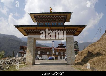 Entrée du Dzong, Trashiyangtse, Orient Bhoutan Banque D'Images