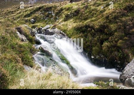 Une des nombreuses cascades irlandaises Banque D'Images