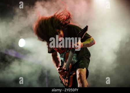 Mike DeLeon, du groupe de heavy metal américain Soufly, se produit sur scène le 2ème jour du festival de musique Vilar de Mouros qui se tient du 21 au 24 août 2024 dans le nord du Portugal. Banque D'Images