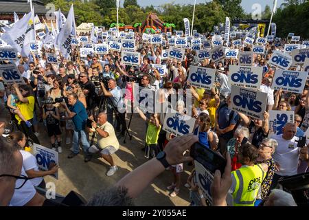 Malines, Belgique. 01 Sep, 2024. Cette photo est prise lors de la journée annuelle de la famille et du lancement de la campagne électorale municipale du parti flamand d’extrême droite Vlaams Belang, le dimanche 1er septembre 2024 à Planckendael à Malines. BELGA PHOTO NICOLAS MAETERLINCK crédit : Belga News Agency/Alamy Live News Banque D'Images