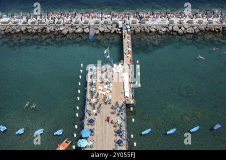 Italie, Golfe de Naples. Sorrento. Complexe balnéaire, baigneurs, Sorrente, Salerne, Italie, Europe Banque D'Images