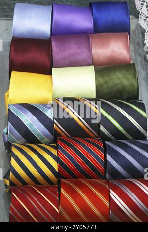 Cravates colorées en soie fabriqués à partir de l'assortiment Banque D'Images