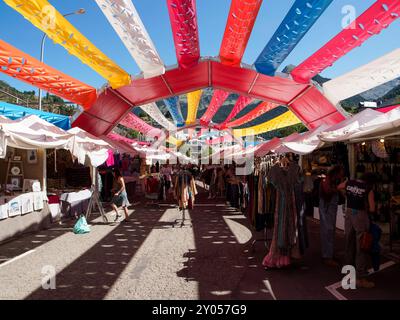 Le marché mondial à Sallent de Gallego, Huesca. Lanuza Huesca Festival des Pyrénées du Sud. festivals des pyrénées Banque D'Images