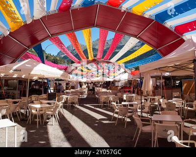 Le marché mondial à Sallent de Gallego, Huesca. Lanuza Huesca Festival des Pyrénées du Sud. festivals des pyrénées Banque D'Images