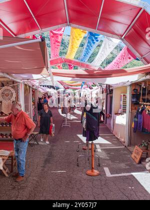 Le marché mondial à Sallent de Gallego, Huesca. Lanuza Huesca Festival des Pyrénées du Sud. festivals des pyrénées Banque D'Images