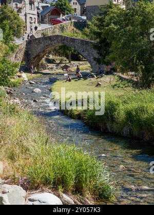 Le marché mondial à Sallent de Gallego, Huesca. Lanuza Huesca Festival des Pyrénées du Sud. festivals des pyrénées Banque D'Images