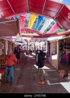 Le marché mondial à Sallent de Gallego, Huesca. Lanuza Huesca Festival des Pyrénées du Sud. festivals des pyrénées Banque D'Images