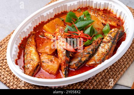 Cuisine coréenne, plats d'accompagnement, poisson, poisson grillé, cuit à la vapeur, saury, maquereau, japchae, codari, jeon, porc sauté, yukgaejang, ragoût de pâte de soja, kimchi Banque D'Images