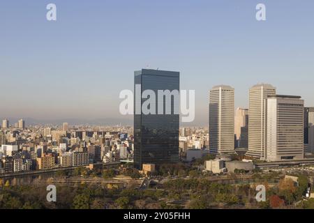 Osaka, Japon, 10 décembre 2014 : photographie de l'horizon d'Osaka prise depuis le château, en Asie Banque D'Images