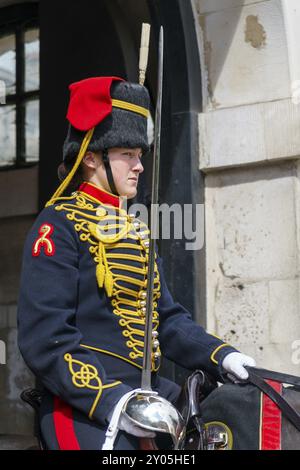 LONDRES, JUILLET 30 : Kings Troop Royal Horse Artillery à Whitehall Londres le 30 juillet 2017. Femme non identifiée Banque D'Images