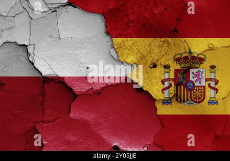 Drapeaux de la Pologne et de l'Espagne peints sur un mur fissuré Banque D'Images