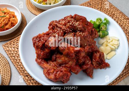 Nourriture coréenne, jokbal, médecine orientale, porc, porc bouilli, légumes froids, maeyang, plateau, nouilles, mini, crêpe à l'oignon vert, crêpe aux haricots mungo, rouge Banque D'Images