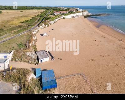 vue aérienne de la plage de kingsgate sur la côte du kent Banque D'Images