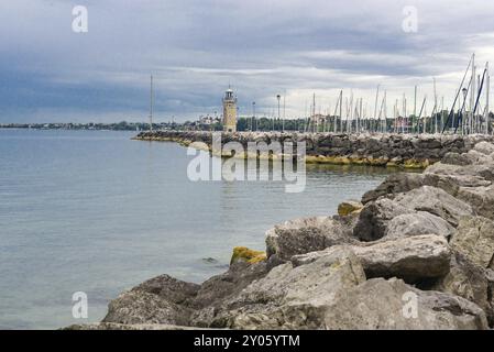 Port de Desenzano sur le lac de Garde Banque D'Images