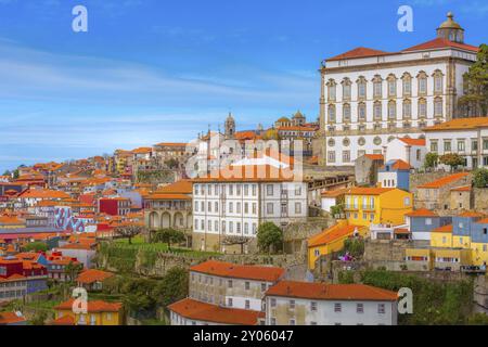 Porto, Portugal, 1er avril 2018 : vieille ville maisons traditionnelles vue aérienne panorama, Europe Banque D'Images