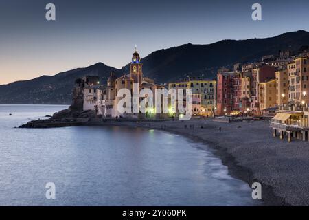 Le paysage urbain de Camogli, beau village italien situé sur la Riviera di Levante, en Ligurie Banque D'Images