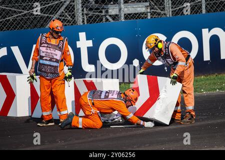 Monza, Italie. 1er septembre 2024. marshall, commissaire de piste, lors de la 11e manche du Championnat FIA de formule 2 2024 du 30 août au 1er septembre 2024 sur l'Autodromo Nazionale Monza, à Monza, Italie crédit : Independent photo Agency/Alamy Live News Banque D'Images