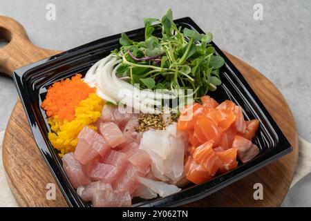 Japonais, sushi, sashimi, poisson, anguille, crevettes, poissons plats, sébastes, saumon, riz sashimi, saumon cru, riz tofu frit, sauce soja, wasabi, roulé aux œufs, oignon Banque D'Images