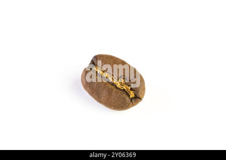 Vue de dessus du grain de café isolé sur fond blanc Banque D'Images