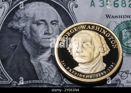 Une pièce d'un dollar, George Washington, sur un billet d'un dollar. Gros plan, photo macro Banque D'Images