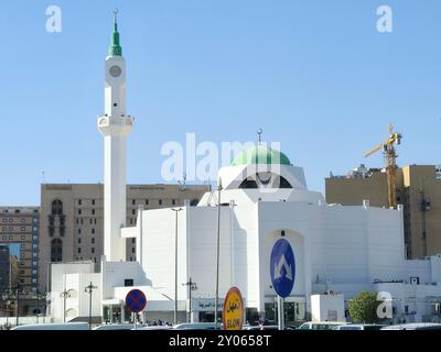 Médine, Arabie Saoudite, juin 27 2024 : la mosquée Masjid Bilal ibn Rabah, située à environ 500 mètres au sud de Masjid Nabawi, la mosquée prophète à Madinah, nom Banque D'Images