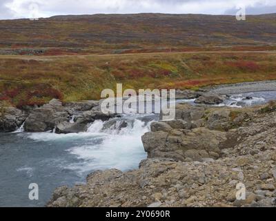 Hvannadalsa est une rivière où vous pouvez pêcher le saumon dans le nord-ouest de l'Islande. Hvannadalsa est une rivière à saumon à trois tiges, située sur la côte ouest Banque D'Images