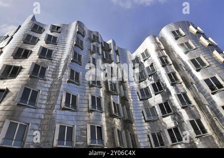 Neuer Zollhof, Gehry-Bauten, architecte Frank O. Gehry, Duesseldorf, Rhénanie-du-Nord-Westphalie, Allemagne, Europe Banque D'Images