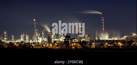 Usine chimique de nuit à Ludwigshafen sur le Rhin Banque D'Images