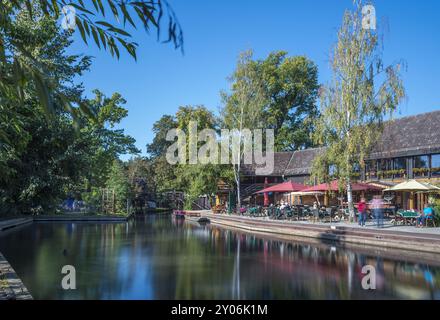 Restaurant zum froehlichen Hecht avec débarcadère pour barges Banque D'Images