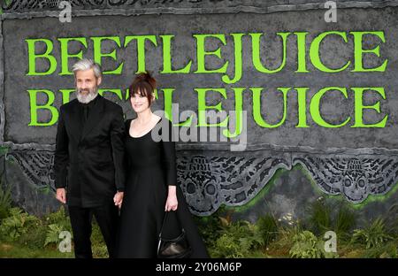 Scott Mackinlay Hahn et Winona Ryder assistent à la première britannique de « Beetlejuice Beetlejuice » au Cineworld Leicester Square à Londres, en Angleterre. Banque D'Images