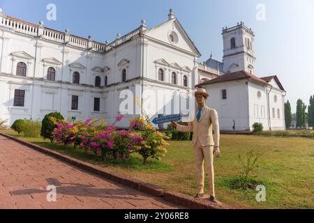 Old Goa, Inde - 27 février 2024 : panneau de signalisation pour l'exposition pèlerinage de la foi dans la cathédrale catholique. Banque D'Images