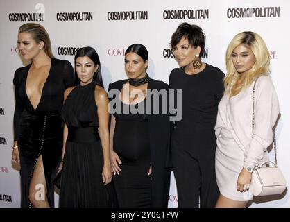 Khloe Kardashian, Kourtney Kardashian, Kim Kardashian, Kris Jenner et Kylie Jenner à l'occasion du 50th anniversaire du magazine Cosmopolitan qui s'est tenu à l'Ysabel Banque D'Images