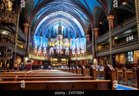 Montréal, canada. 6 juillet 2019. Les gens à l'intérieur de la cathédrale historique notre-Dame à montréal canada. Banque D'Images
