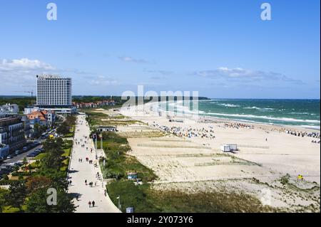 Plage et promenade de Warnemuende Banque D'Images