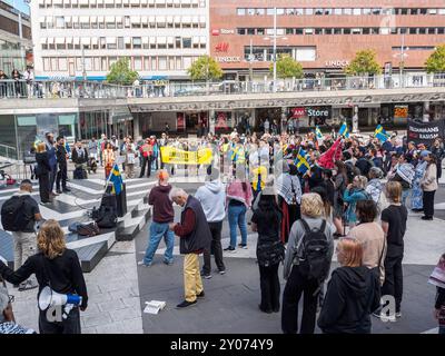 Stockholm, Suède - 24 août 2024 : une manifestation publique a eu lieu à Sergels torg à Stockholm, avec des manifestants se rassemblant en faveur de l'Islam et de l'aga Banque D'Images