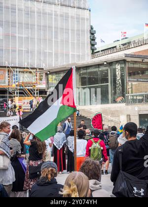 Stockholm, Suède - 24 août 2024 : une manifestation publique a eu lieu à Sergels torg, au cœur de Stockholm, où des manifestants se sont rassemblés pour soutenir O. Banque D'Images