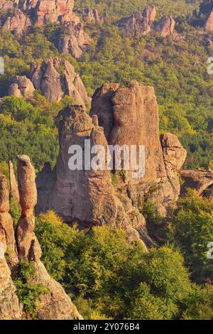 Gros plan sur les rochers de falaise Belogradchik, différentes formes fantastiques, coucher de soleil paysage panoramique, Bulgarie, Europe Banque D'Images