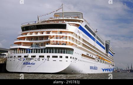 Aidamar im Hamburger Hafen, le paquebot de croisière Aidamar au port de Hambourg Banque D'Images