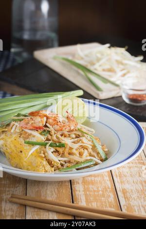 Gros plan sur les nouilles frites thaïlandaises Banque D'Images