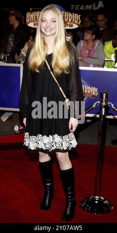 Amanda Seyfried lors de la première à Los Angeles de « Charlie Wilson's War » qui s'est tenue aux cinémas CityWalk à Universal City le 10 décembre 2007. Crédit : LUM Banque D'Images