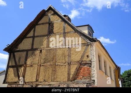 Maison à colombages délabrée dans la ville de Brandebourg Banque D'Images