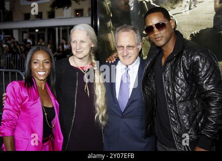 Will Smith, Michael Mann et Jada Pinkett Smith lors de la première de « The Kingdom » à Los Angeles au Mann Village Theater à Westwood, aux États-Unis Banque D'Images