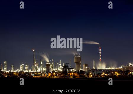 Usine chimique de nuit à Ludwigshafen sur le Rhin Banque D'Images